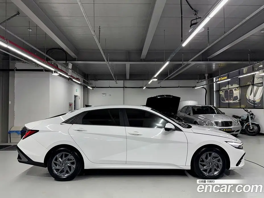 Hyundai Avante 2023 1.6 автомат (гидро), фото 5