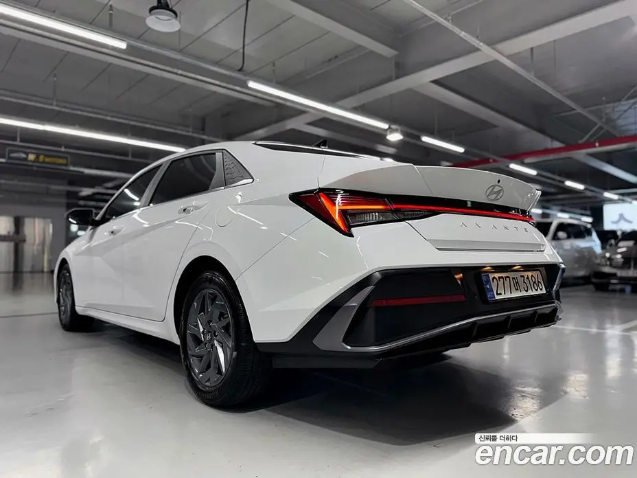 Hyundai Avante 2023 1.6 автомат (гидро), фото 6