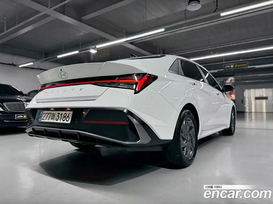 Hyundai Avante 2023 1.6 автомат (гидро), фото 7