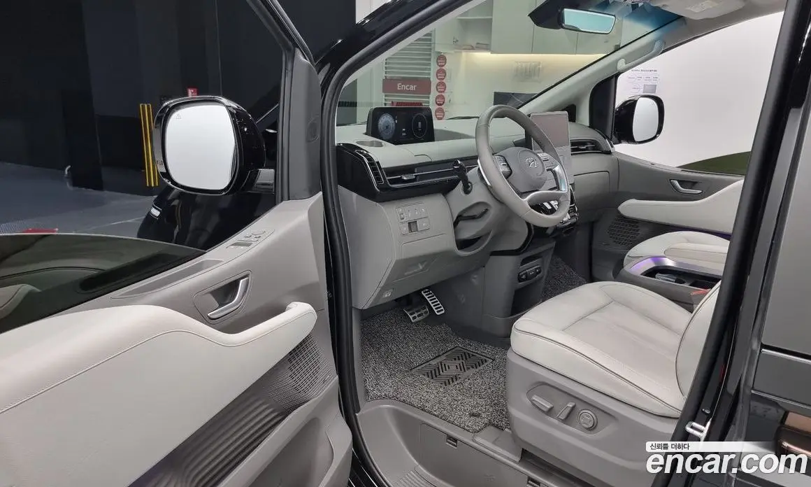 Hyundai Staria 2023 2.2 автомат (гидро), фото 11