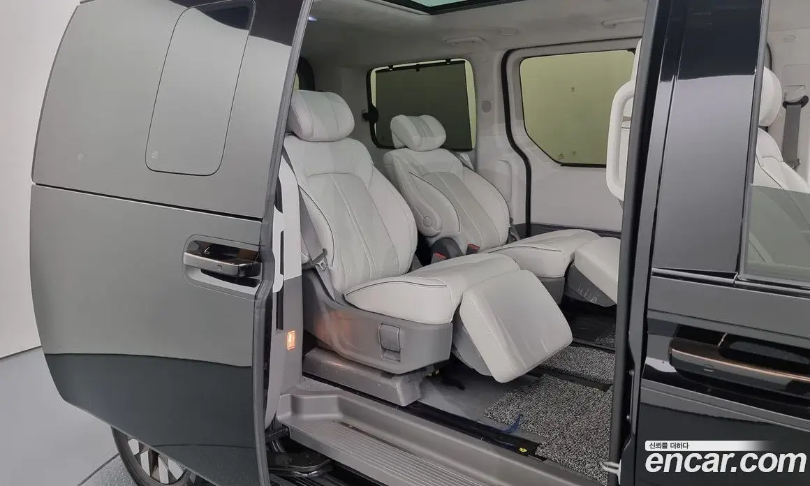 Hyundai Staria 2023 2.2 автомат (гидро), фото 12