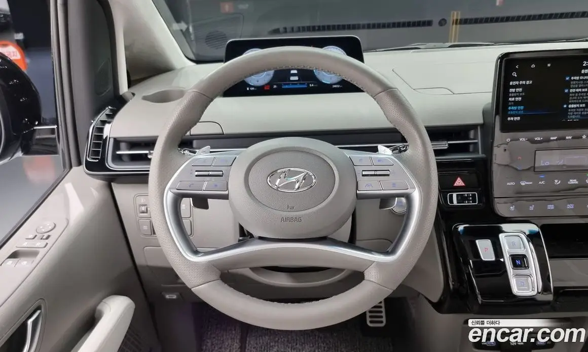 Hyundai Staria 2023 2.2 автомат (гидро), фото 13