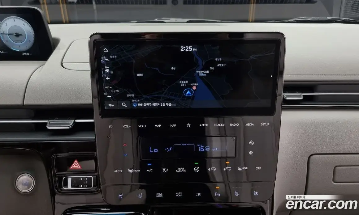 Hyundai Staria 2023 2.2 автомат (гидро), фото 14