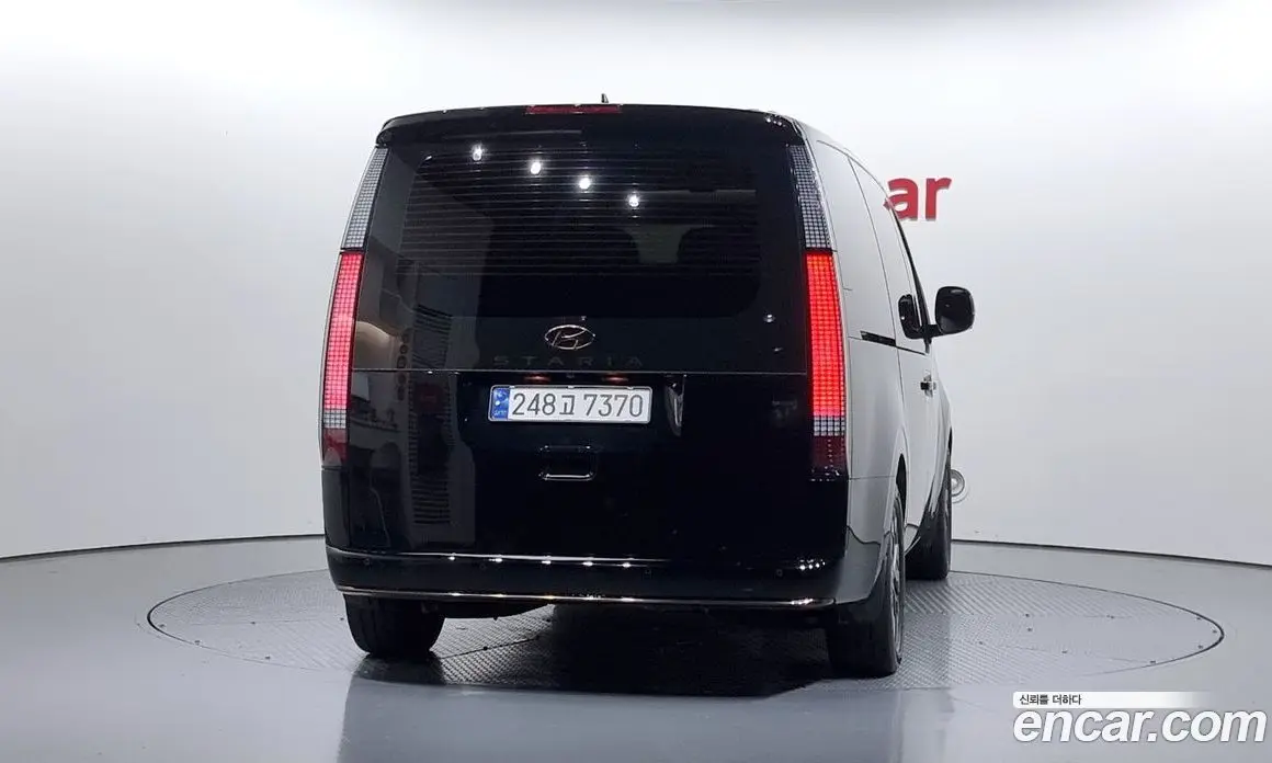 Hyundai Staria 2023 2.2 автомат (гидро), фото 4
