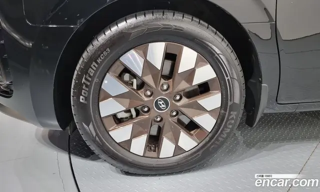 Hyundai Staria 2023 2.2 автомат (гидро), миниатюра 5