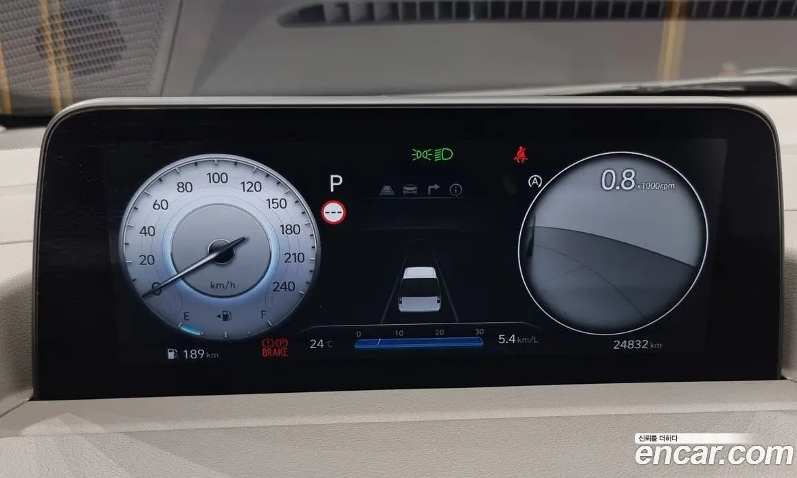 Hyundai Staria 2023 2.2 автомат (гидро), фото 8