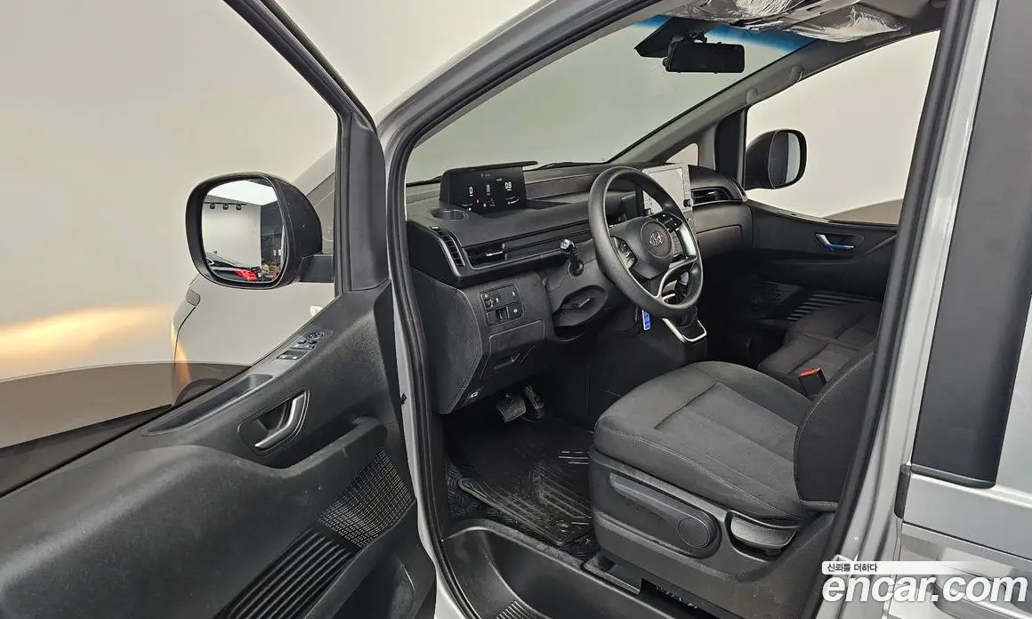 Hyundai Staria 2023 2.2 автомат (гидро), фото 13