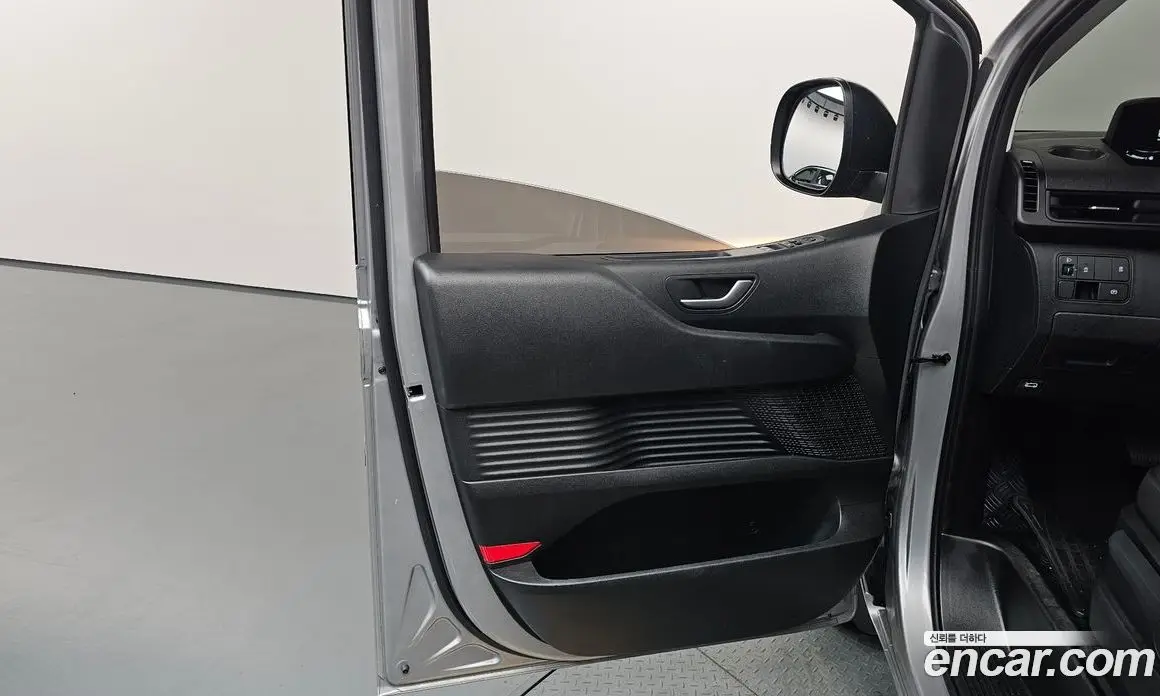 Hyundai Staria 2023 2.2 автомат (гидро), фото 14