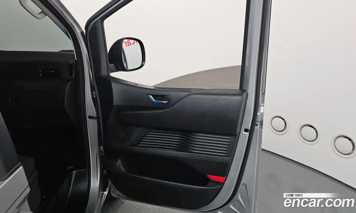 Hyundai Staria 2023 2.2 автомат (гидро), фото 15
