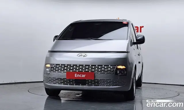 Hyundai Staria 2023 2.2 автомат (гидро), миниатюра 3