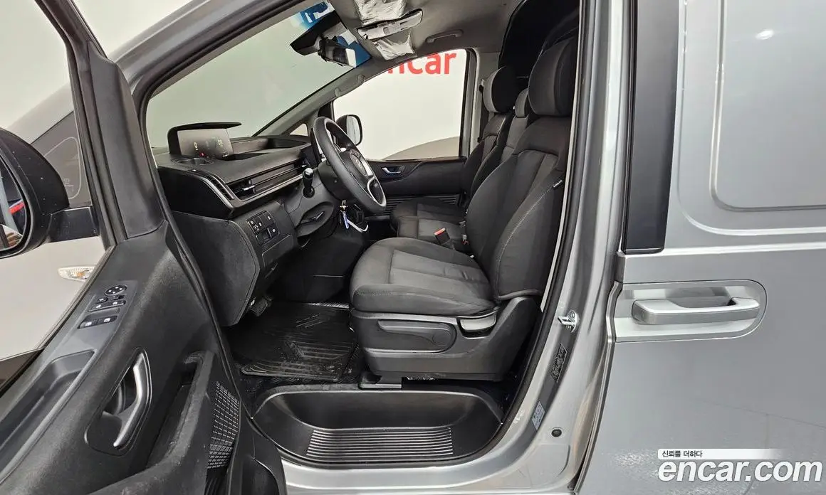 Hyundai Staria 2023 2.2 автомат (гидро), фото 24