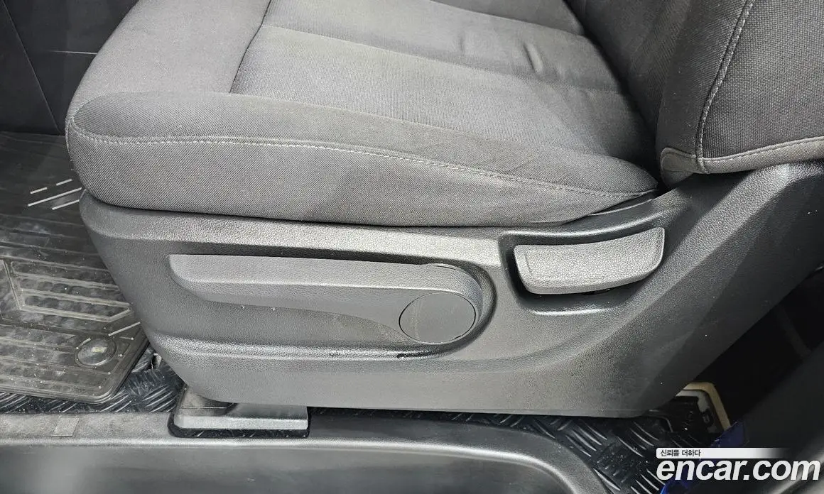 Hyundai Staria 2023 2.2 автомат (гидро), фото 31