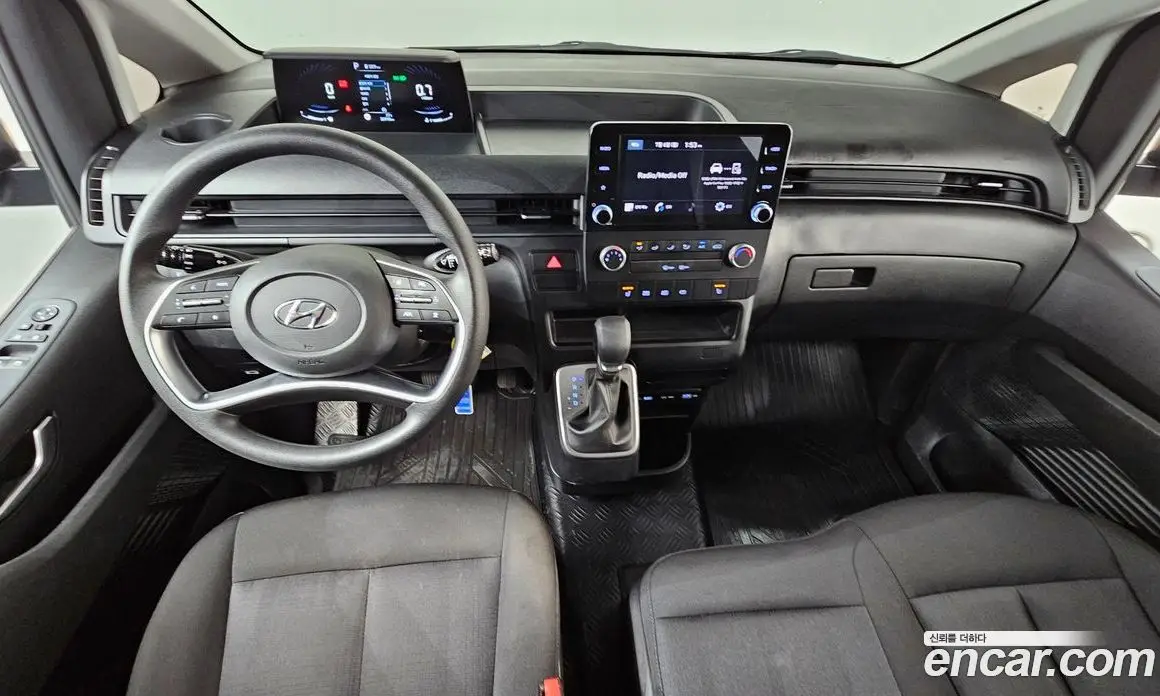 Hyundai Staria 2023 2.2 автомат (гидро), фото 10