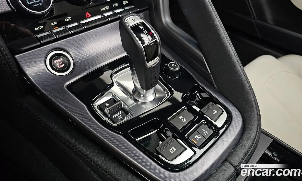 Jaguar F-Type 2022 2.0 автомат (гидро), фото 12 Jaguar F-Type 2022 2.0 автомат (гидро), фото 12