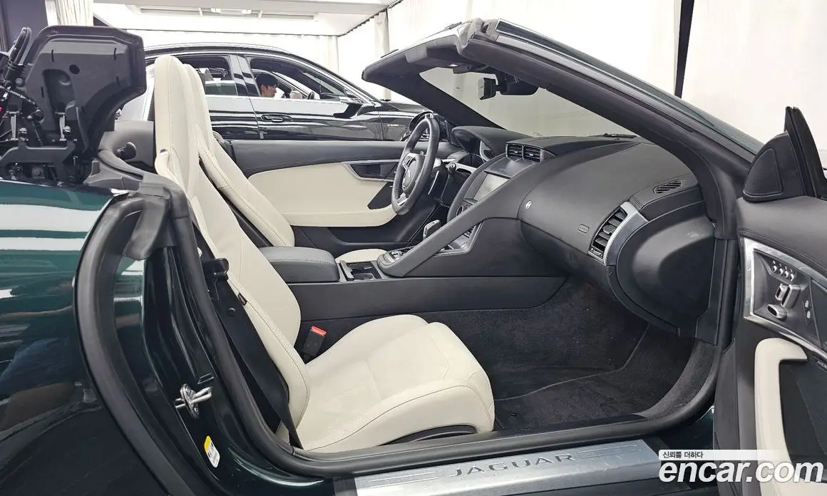 Jaguar F-Type 2022 2.0 автомат (гидро), фото 17 Jaguar F-Type 2022 2.0 автомат (гидро), фото 17