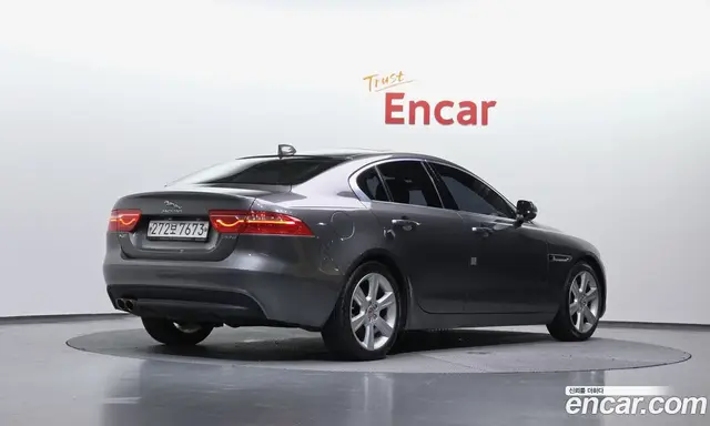 Jaguar XE 2019 2.0 автомат (гидро), миниатюра 1 Jaguar XE 2019 2.0 автомат (гидро), миниатюра 1