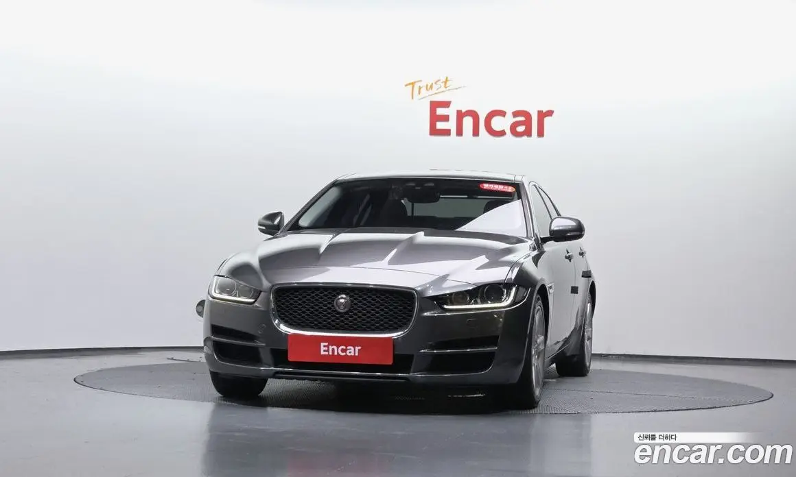 Jaguar XE 2019 2.0 автомат (гидро), фото 2 Jaguar XE 2019 2.0 автомат (гидро), фото 2