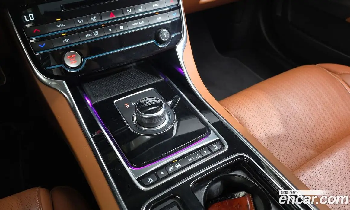 Jaguar XE 2019 2.0 автомат (гидро), фото 11 Jaguar XE 2019 2.0 автомат (гидро), фото 11