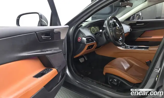 Jaguar XE 2019 2.0 автомат (гидро), миниатюра 12