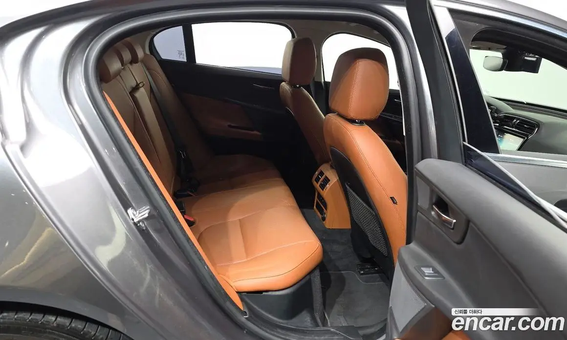 Jaguar XE 2019 2.0 автомат (гидро), фото 17 Jaguar XE 2019 2.0 автомат (гидро), фото 17