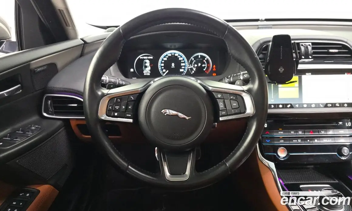 Jaguar XE 2019 2.0 автомат (гидро), фото 18 Jaguar XE 2019 2.0 автомат (гидро), фото 18