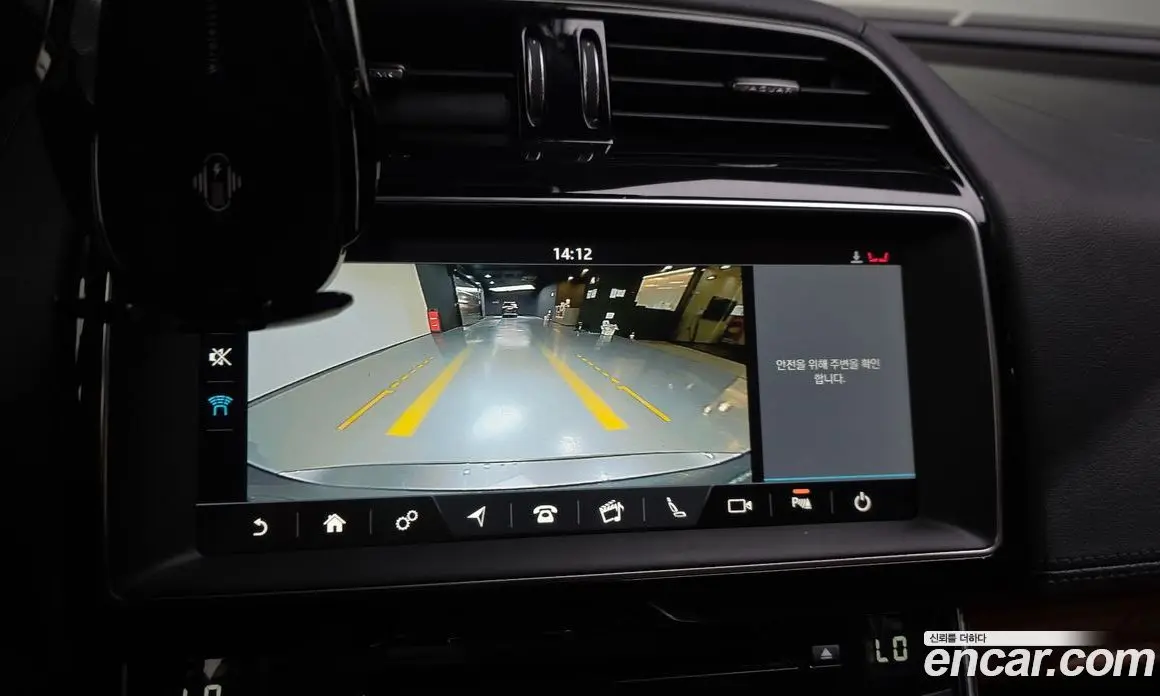 Jaguar XE 2019 2.0 автомат (гидро), фото 21 Jaguar XE 2019 2.0 автомат (гидро), фото 21