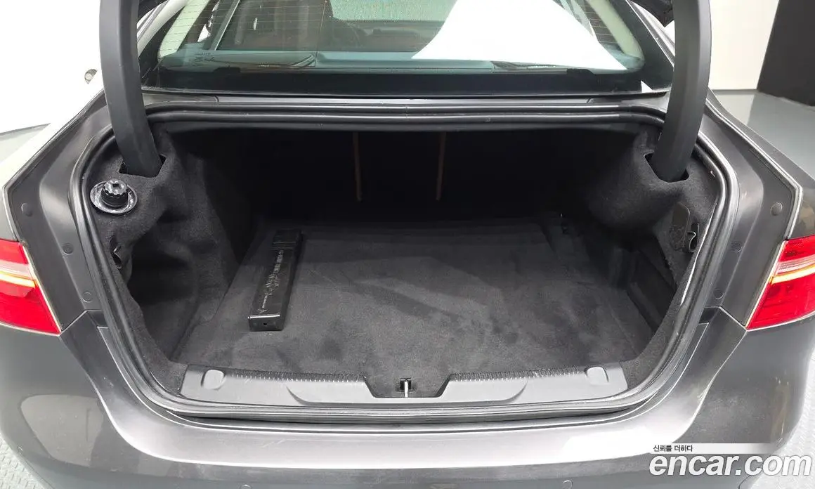 Jaguar XE 2019 2.0 автомат (гидро), фото 25 Jaguar XE 2019 2.0 автомат (гидро), фото 25
