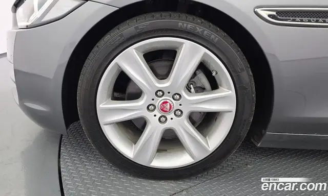 Jaguar XE 2019 2.0 автомат (гидро), миниатюра 4 Jaguar XE 2019 2.0 автомат (гидро), миниатюра 4