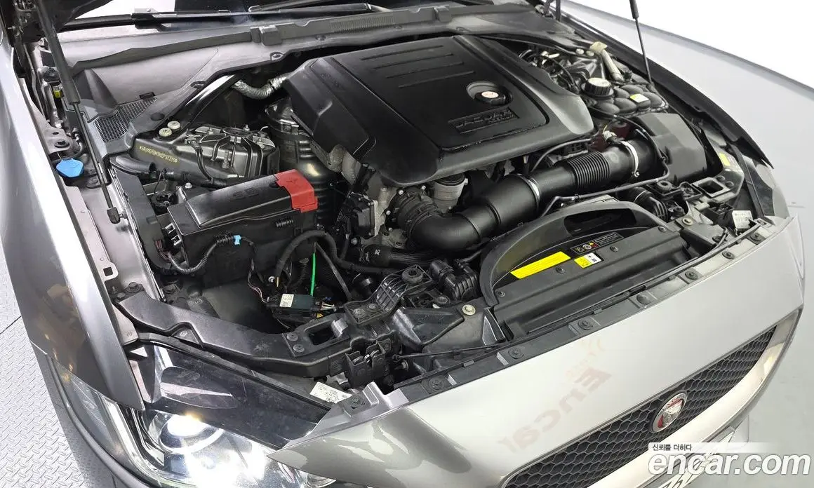 Jaguar XE 2019 2.0 автомат (гидро), фото 5 Jaguar XE 2019 2.0 автомат (гидро), фото 5