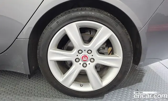 Jaguar XE 2019 2.0 автомат (гидро), миниатюра 6 Jaguar XE 2019 2.0 автомат (гидро), миниатюра 6