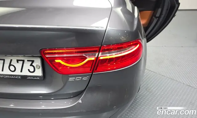 Jaguar XE 2019 2.0 автомат (гидро), миниатюра 8 Jaguar XE 2019 2.0 автомат (гидро), миниатюра 8