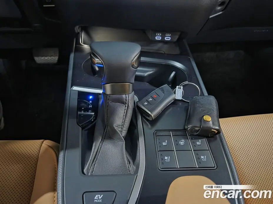Lexus UX 2023 2.0 автомат (гидро), фото 13 Lexus UX 2023 2.0 автомат (гидро), фото 13