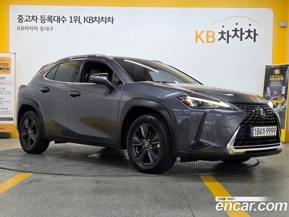 Lexus UX 2023 2.0 автомат (гидро), фото 5 Lexus UX 2023 2.0 автомат (гидро), фото 5