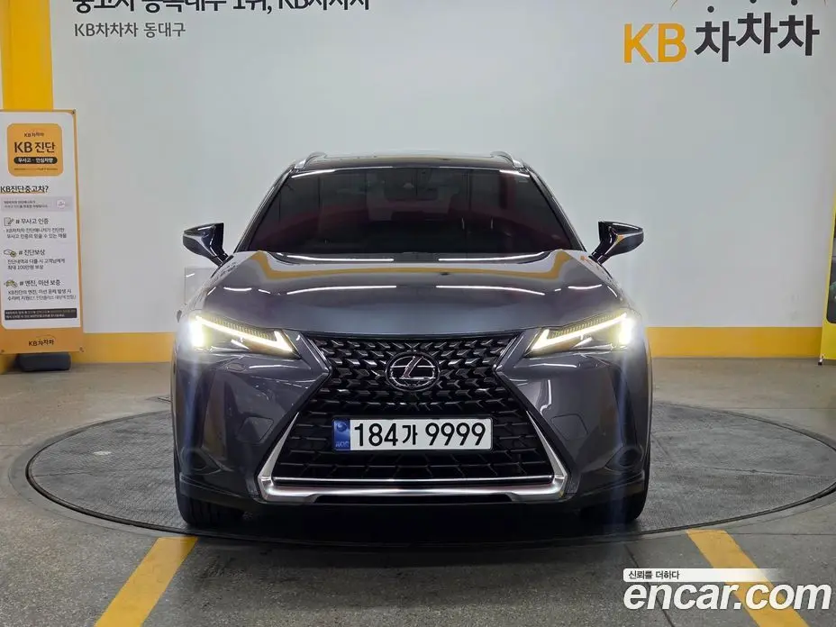 Lexus UX 2023 2.0 автомат (гидро), фото 6 Lexus UX 2023 2.0 автомат (гидро), фото 6
