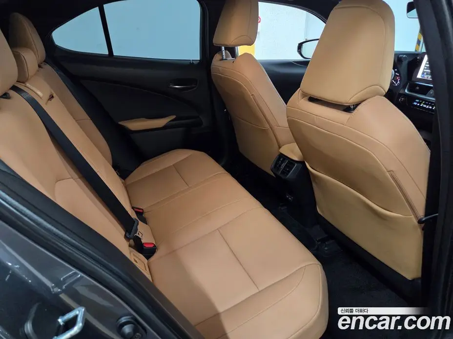 Lexus UX 2023 2.0 автомат (гидро), фото 9 Lexus UX 2023 2.0 автомат (гидро), фото 9