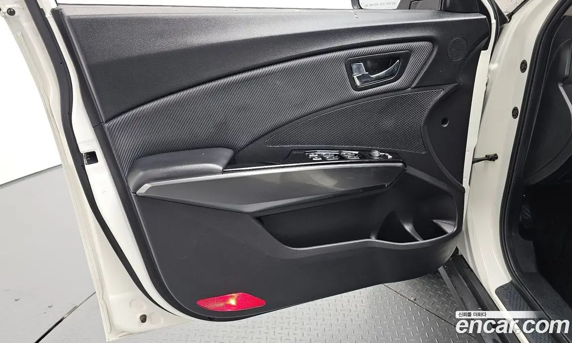 SsangYong TIBOLI 2022 1.5 автомат (гидро), фото 14 SsangYong TIBOLI 2022 1.5 автомат (гидро), фото 14