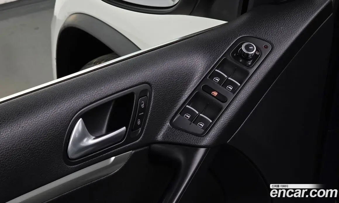Volkswagen Tiguan 2013 2.0 автомат (гидро), фото 16