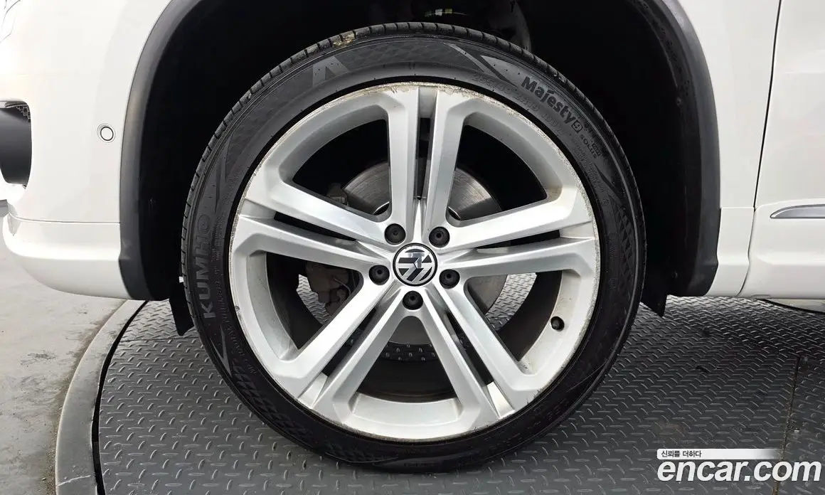 Volkswagen Tiguan 2013 2.0 автомат (гидро), фото 5