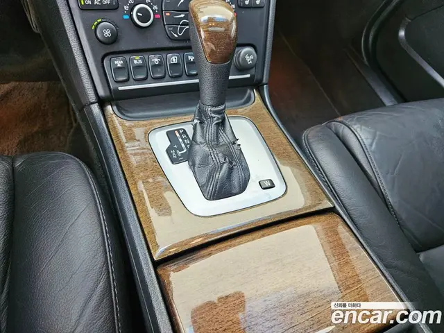 Volvo XC90 2010 2.4 автомат (гидро), миниатюра 10 Volvo XC90 2010 2.4 автомат (гидро), миниатюра 10