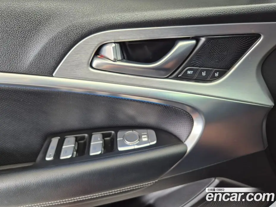 Genesis G70 2019 2.0 автомат (гидро), фото 15 Genesis G70 2019 2.0 автомат (гидро), фото 15