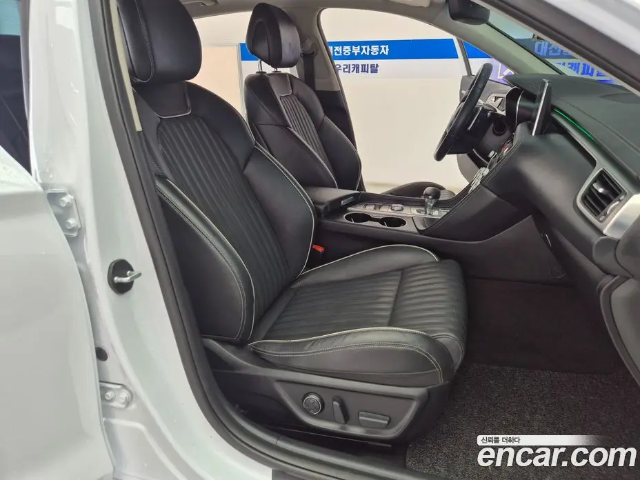 Genesis G70 2019 2.0 автомат (гидро), фото 10 Genesis G70 2019 2.0 автомат (гидро), фото 10