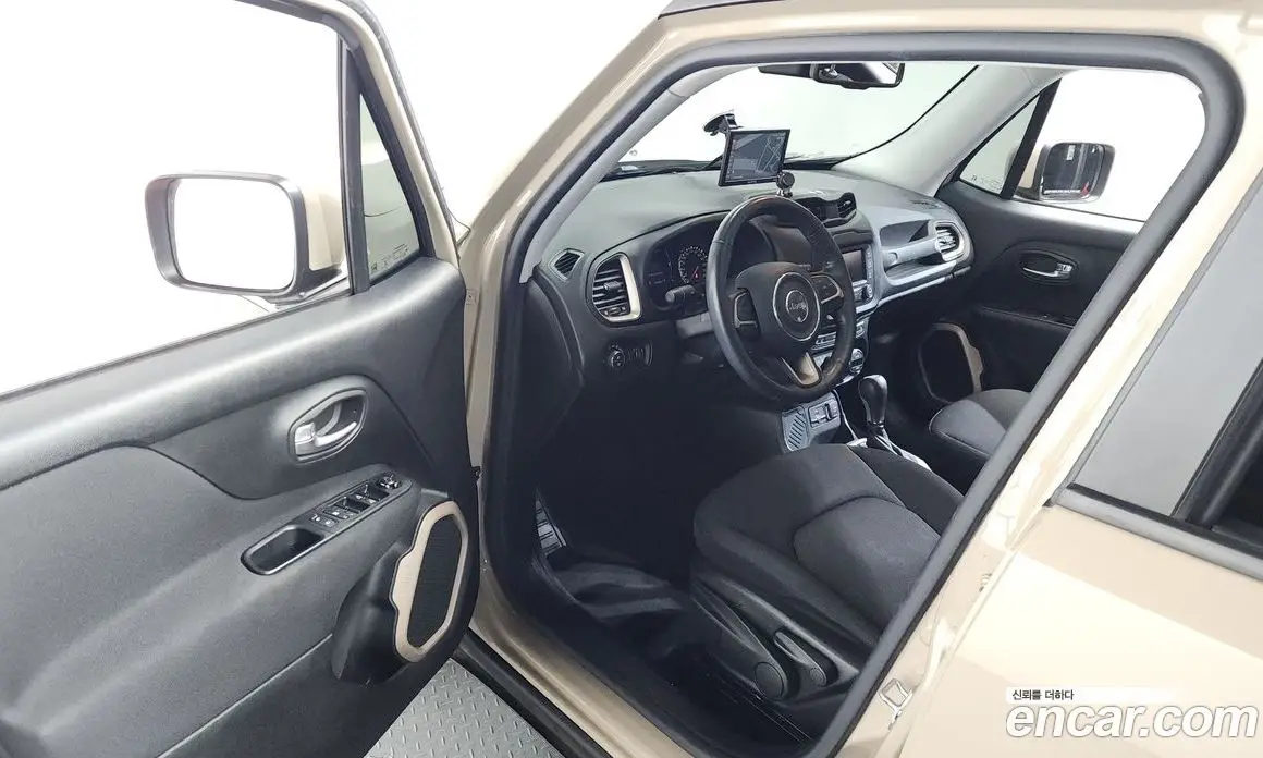Jeep Renegade 2015 2.4 автомат (гидро), фото 10 Jeep Renegade 2015 2.4 автомат (гидро), фото 10