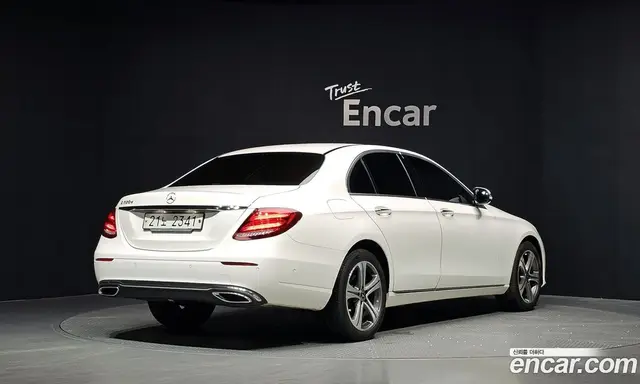 Mercedes-Benz E-Class 2018 1.9 автомат (гидро), миниатюра 2 Mercedes-Benz E-Class 2018 1.9 автомат (гидро), миниатюра 2