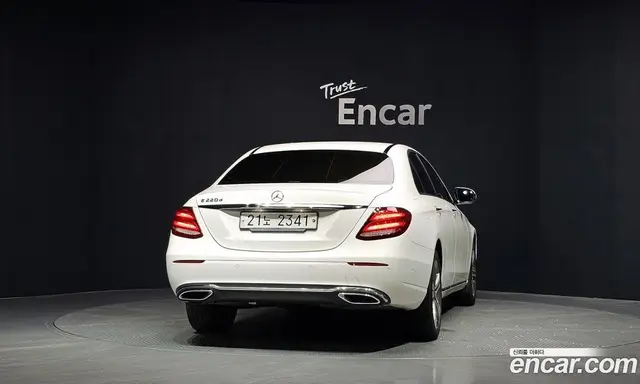 Mercedes-Benz E-Class 2018 1.9 автомат (гидро), миниатюра 4 Mercedes-Benz E-Class 2018 1.9 автомат (гидро), миниатюра 4