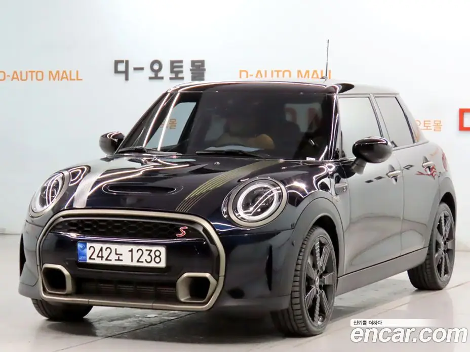 Mini Cooper 2023 1.5 автомат (гидро), фото 1 Mini Cooper 2023 1.5 автомат (гидро), фото 1