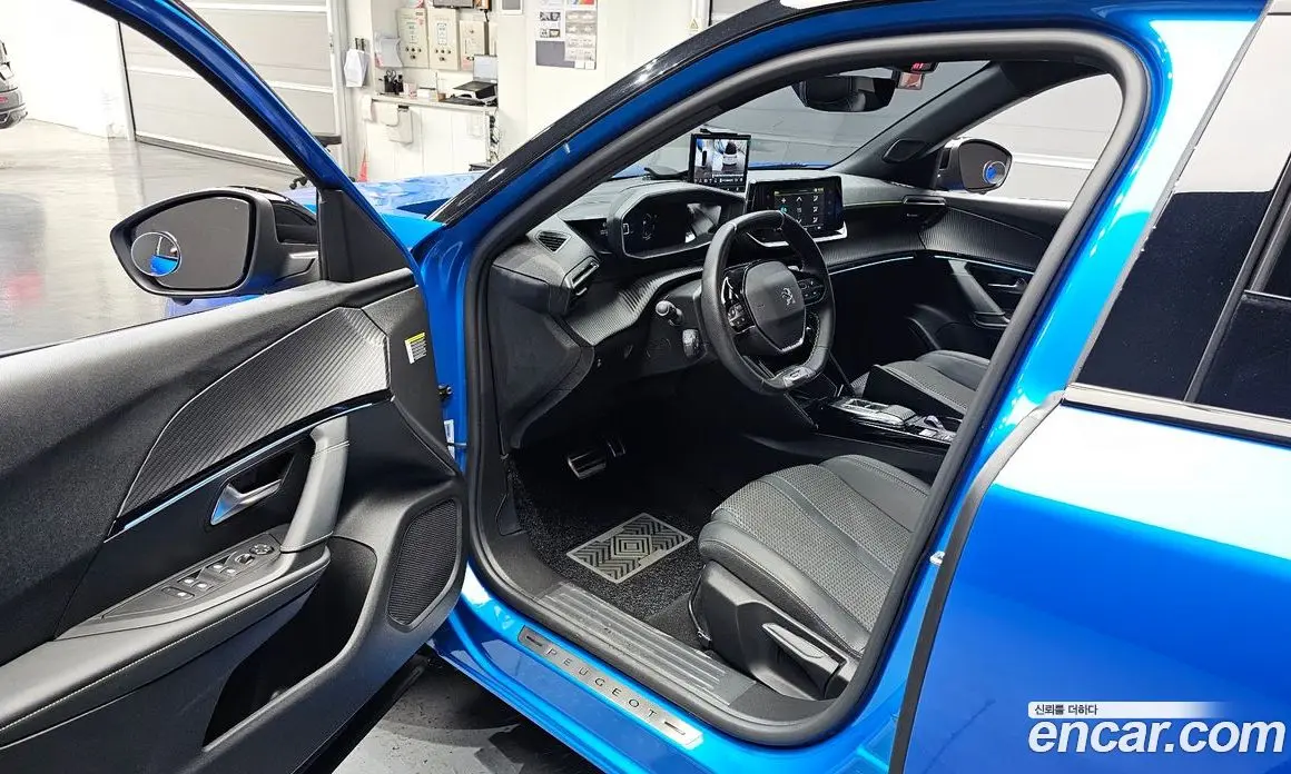 Peugeot 2008 2023 0.1 автомат (гидро), фото 13