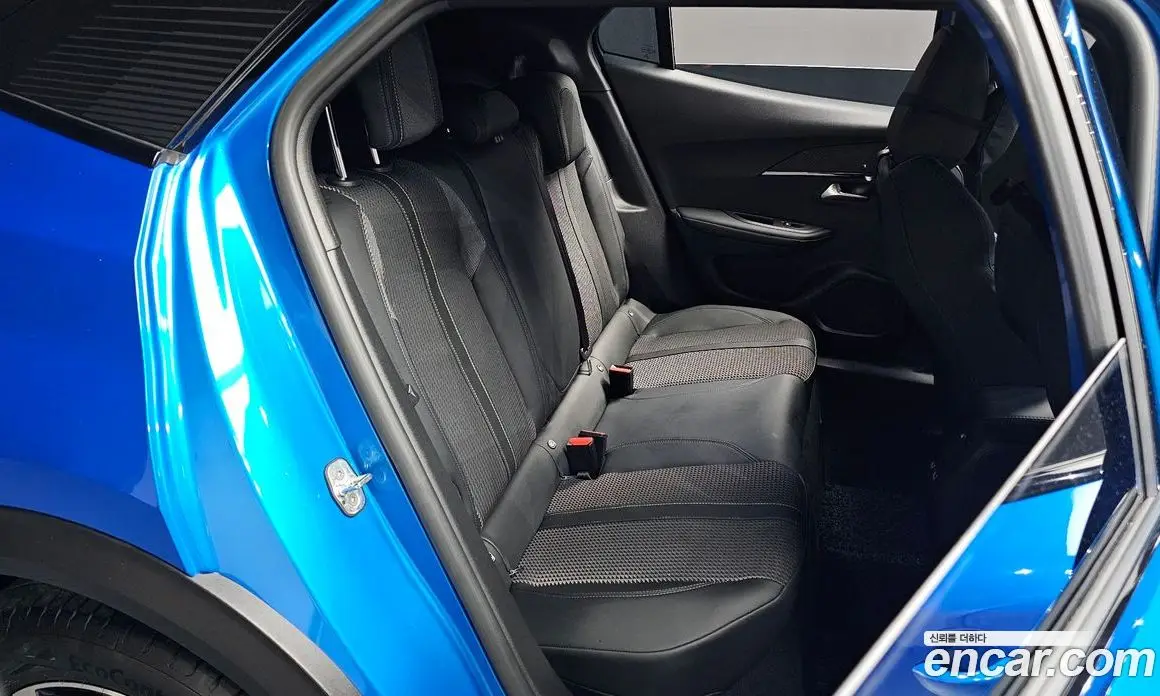 Peugeot 2008 2023 0.1 автомат (гидро), фото 16