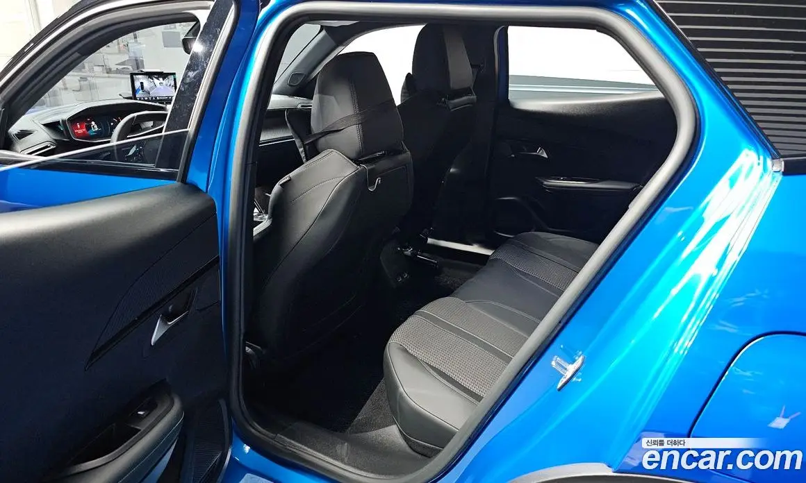 Peugeot 2008 2023 0.1 автомат (гидро), фото 17