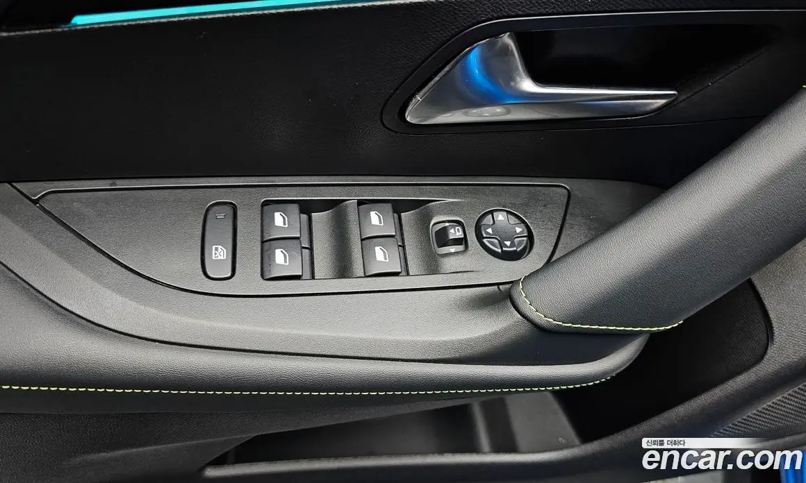 Peugeot 2008 2023 0.1 автомат (гидро), фото 29