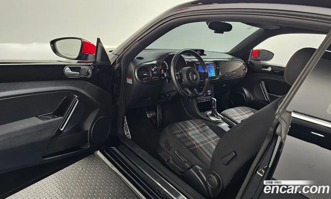 Volkswagen Beatle 2015 2.0 автомат (гидро), фото 10 Volkswagen Beatle 2015 2.0 автомат (гидро), фото 10
